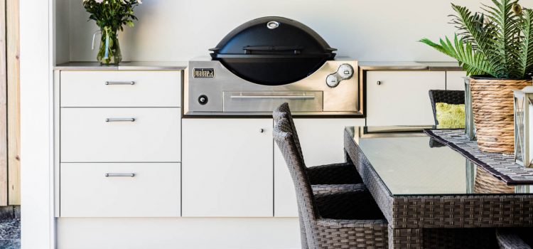 Queenslander Webber outdoor kithen